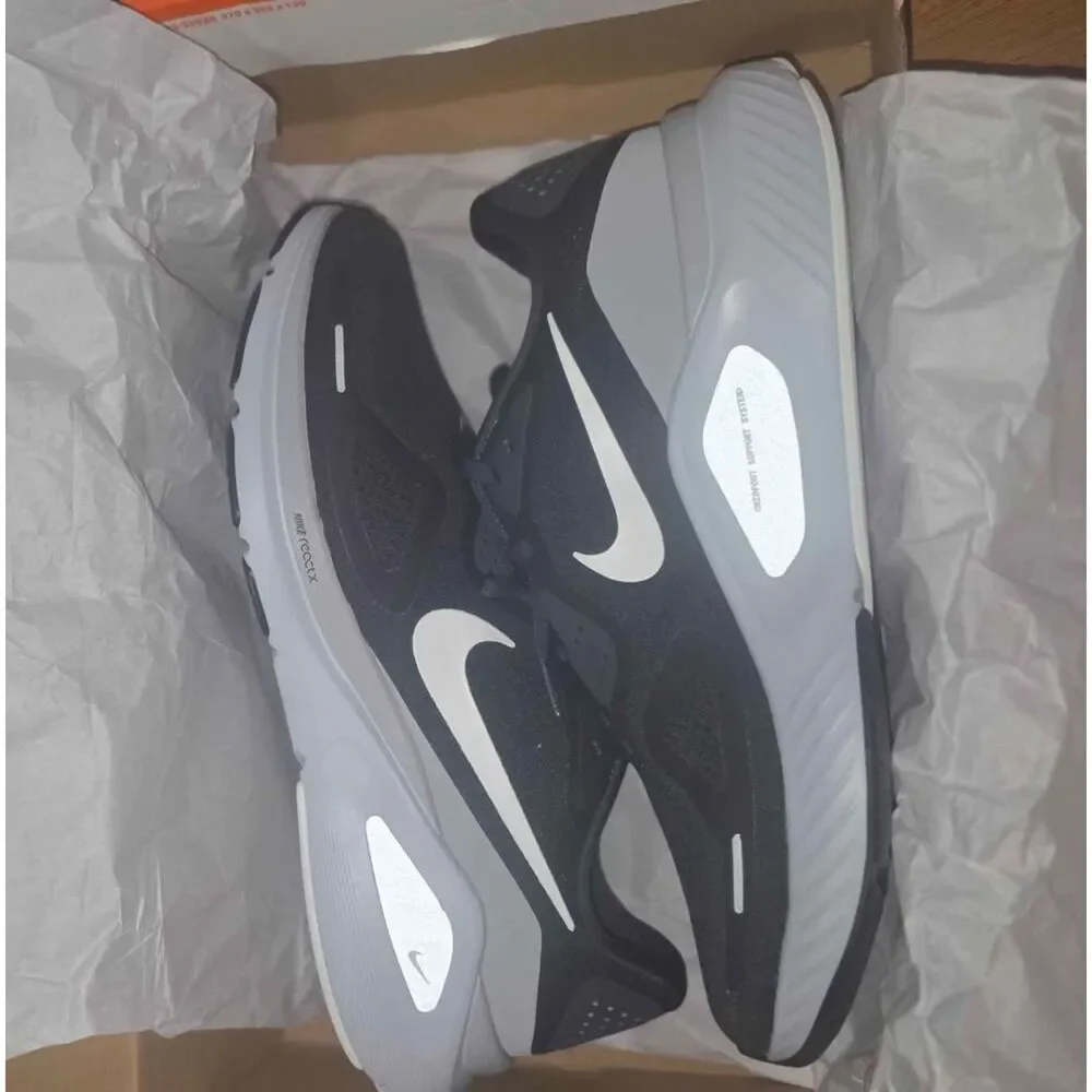 Nike Structure 26 